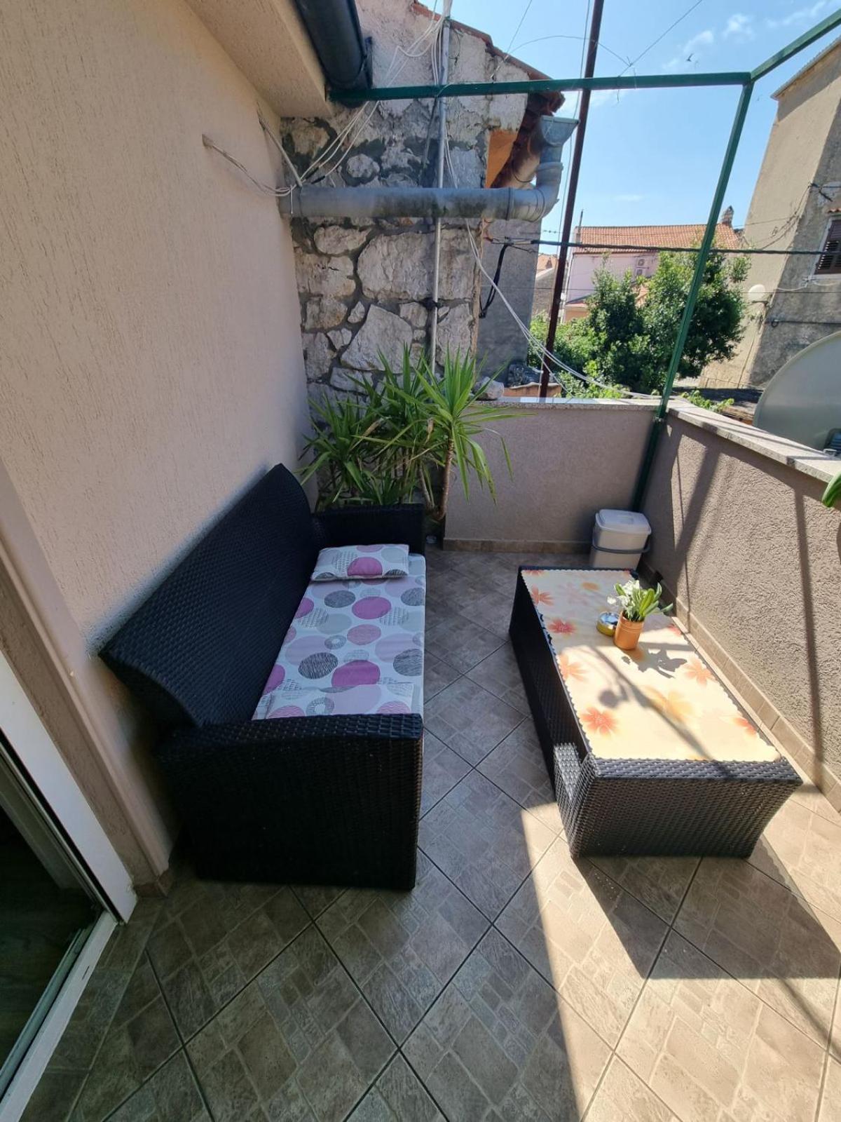 Apartment N&M Omišalj Exteriör bild
